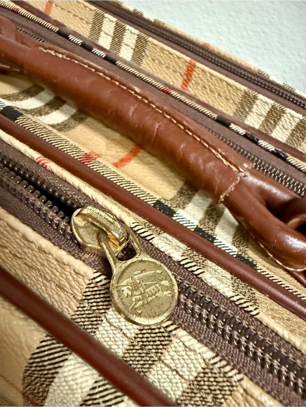 Authentic Vintage Burberrys Travel Shoulder Bag 3 Compartment Haymarket Chec - Picture 7 of 7